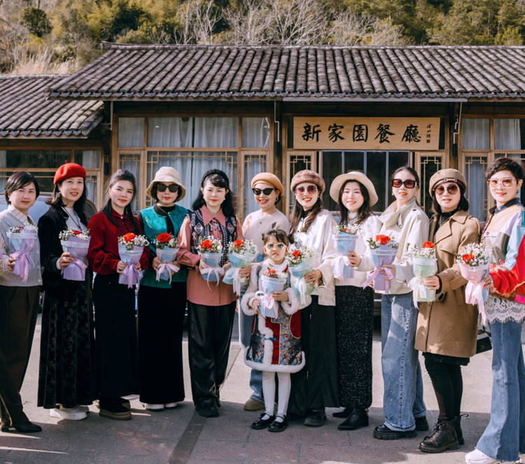 “巾帼风采，春日同行”2025乐创会妇联“三八”妇女节春游活动举办